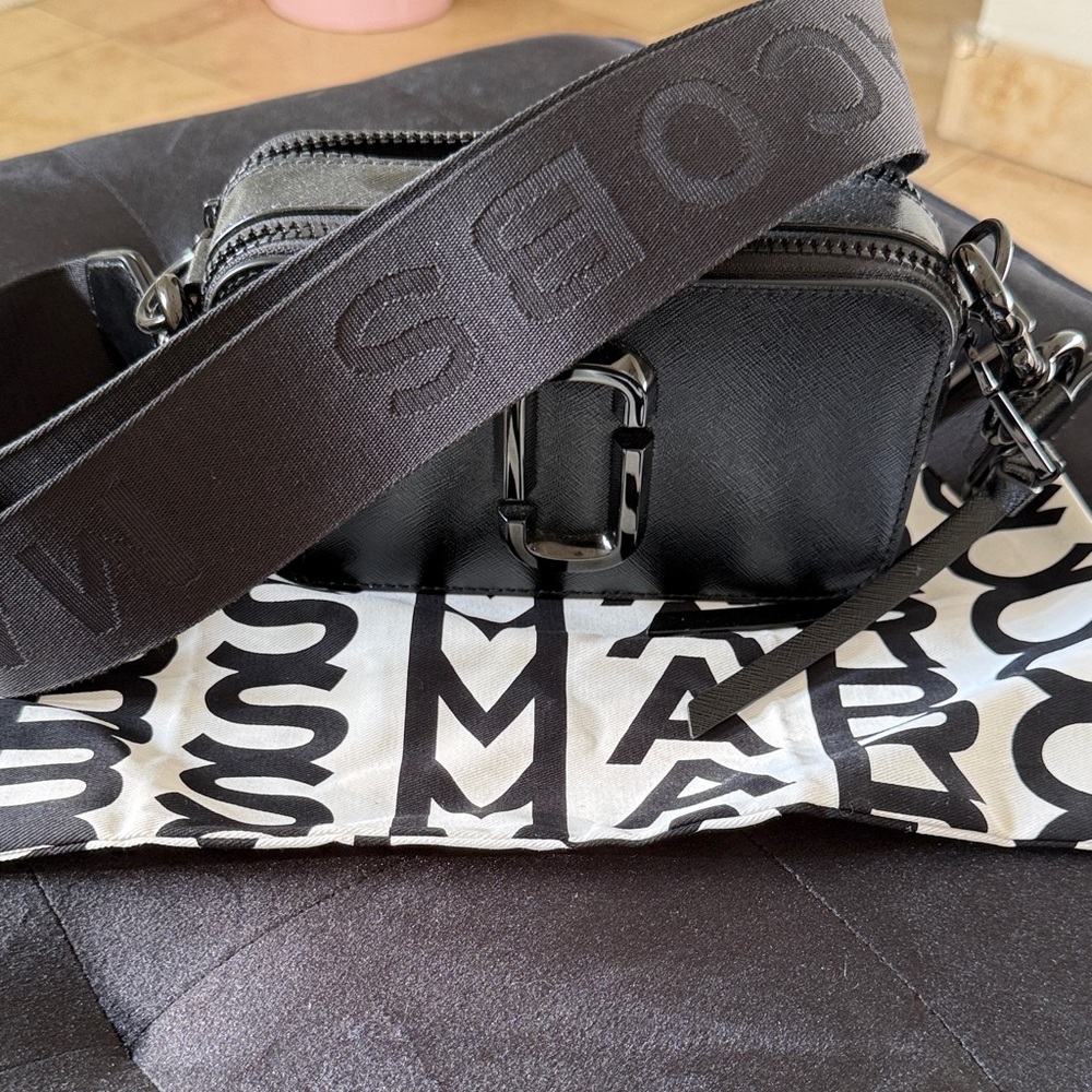 Marc Jacobs Black Belt Bag with black details. Perfect for everyday wear!